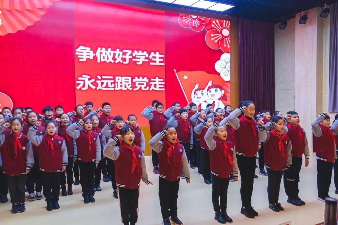 南京中大医院离隆基广场近还是离金鹰广商厦近？